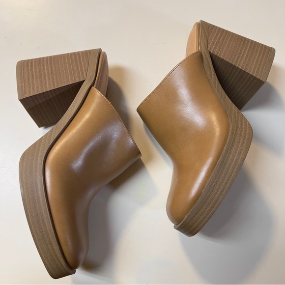Universal Thread Tan Mules - Picture 3 of 13